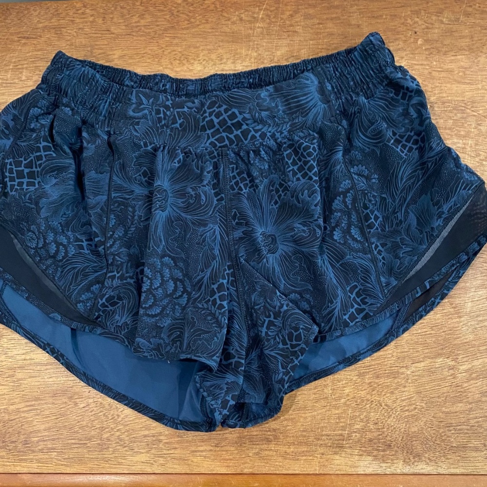 Lululemon Hotty Hot Short II 2.5" Nouveau Mach Blue Black / Black - Picture 5 of 8